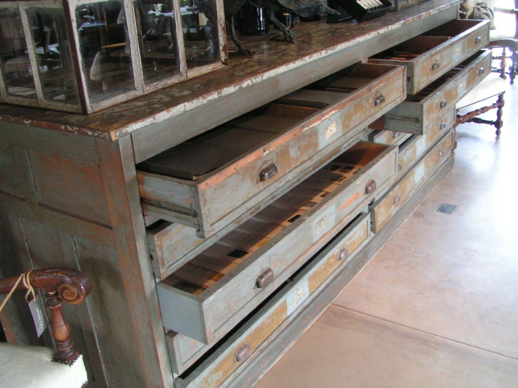 XX secolo Buffet vintage in pino dipinto di blu, Belgio, 1920 circa in vendita