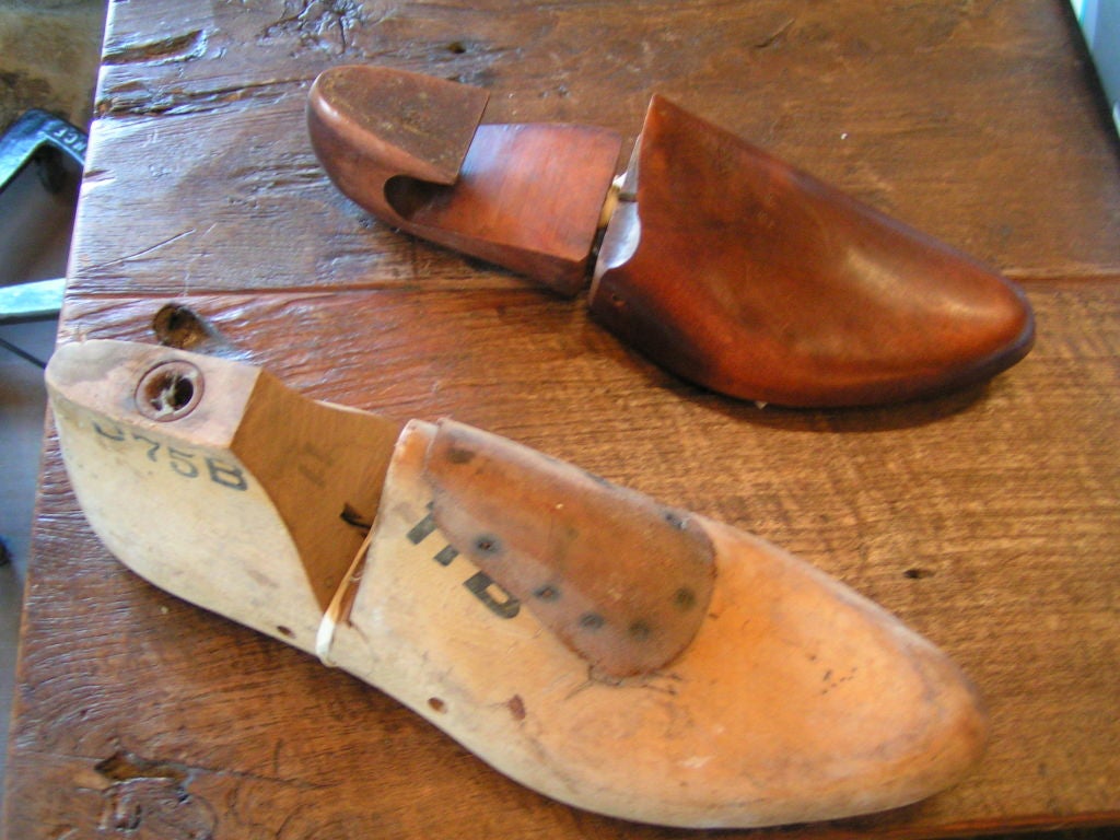 Vintage American Shoe Molds In Distressed Condition For Sale In Napa, CA
