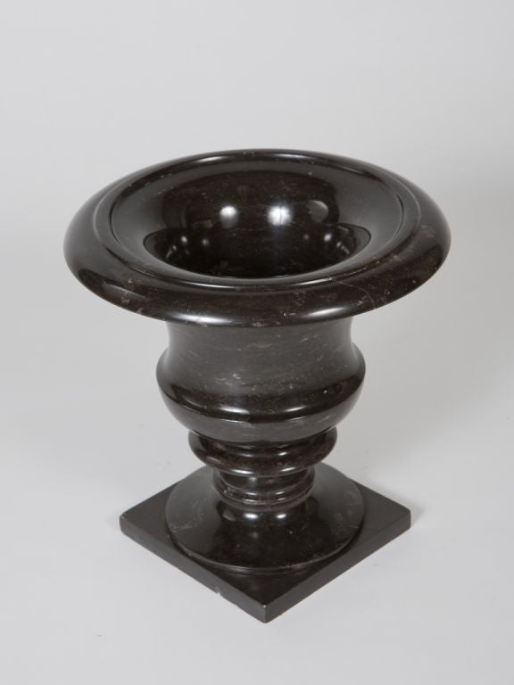 Black Marble Urn In Good Condition In New York, NY