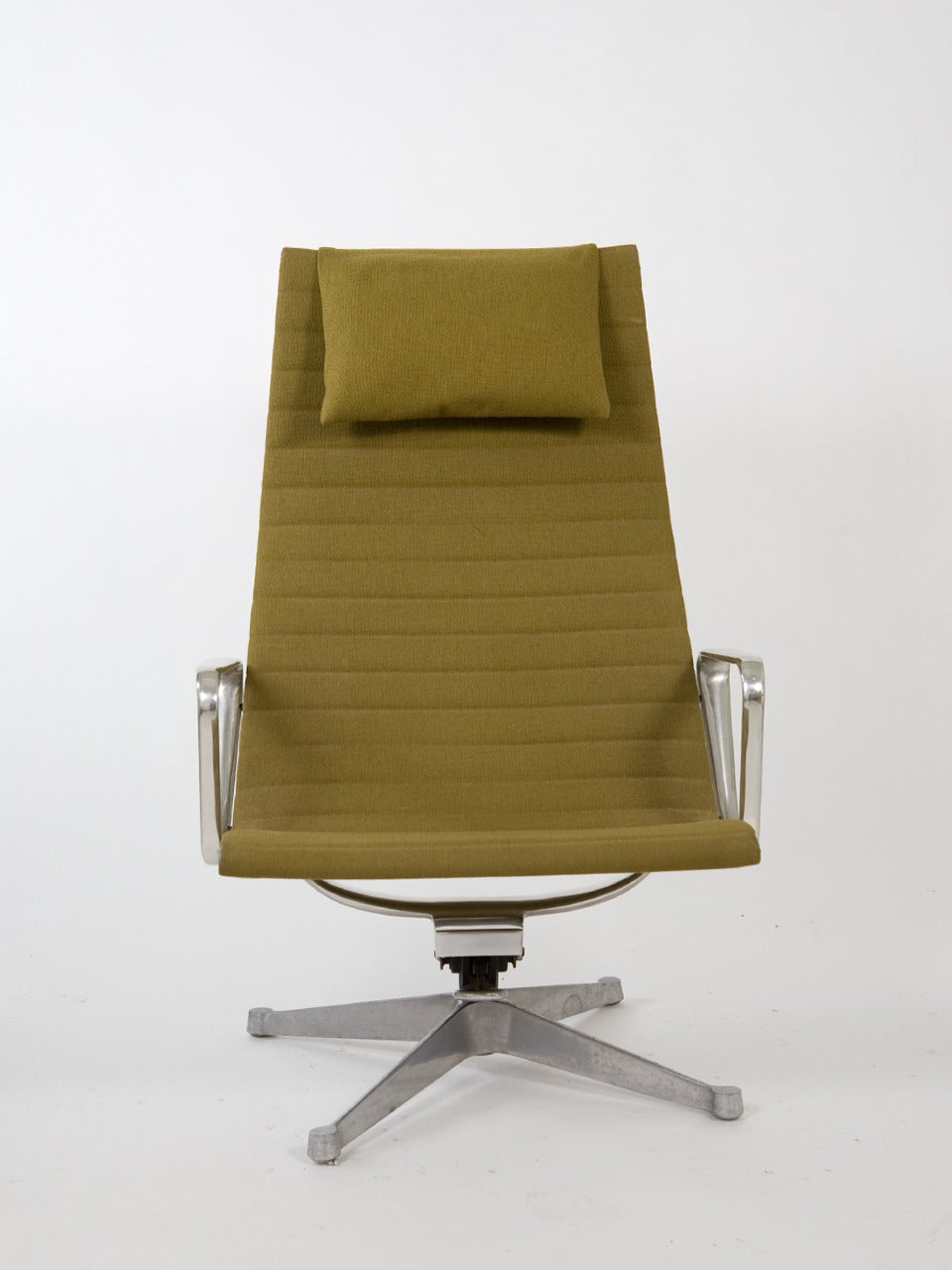 Mid-Century Modern Original Eames for Herman Miller Aluminum Group Chairs