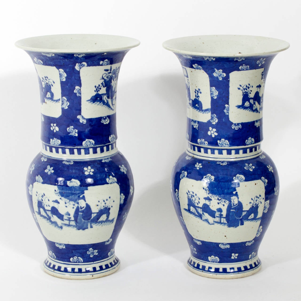 Pair of Chinese Export Blue and White Vases In Excellent Condition In Palm Beach, FL