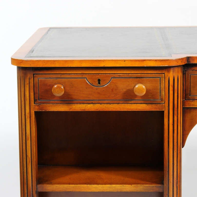 William IV Style Library Desk In Excellent Condition In Palm Beach, FL