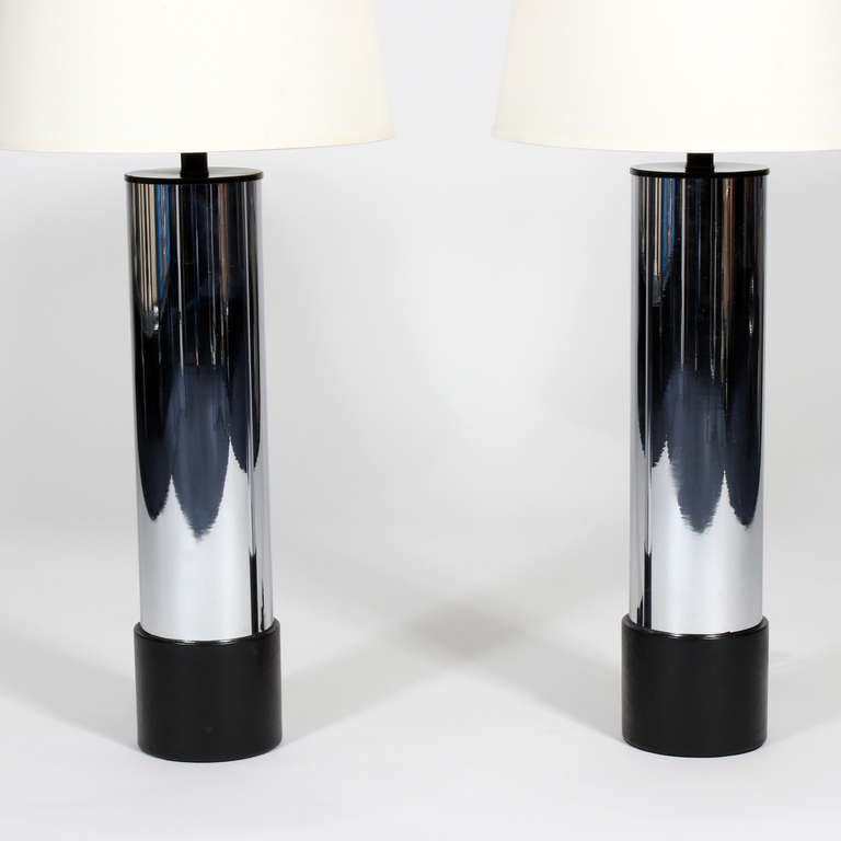 Pair of Modern Cylinder Lamps with Leather Bases In Excellent Condition For Sale In Palm Beach, FL