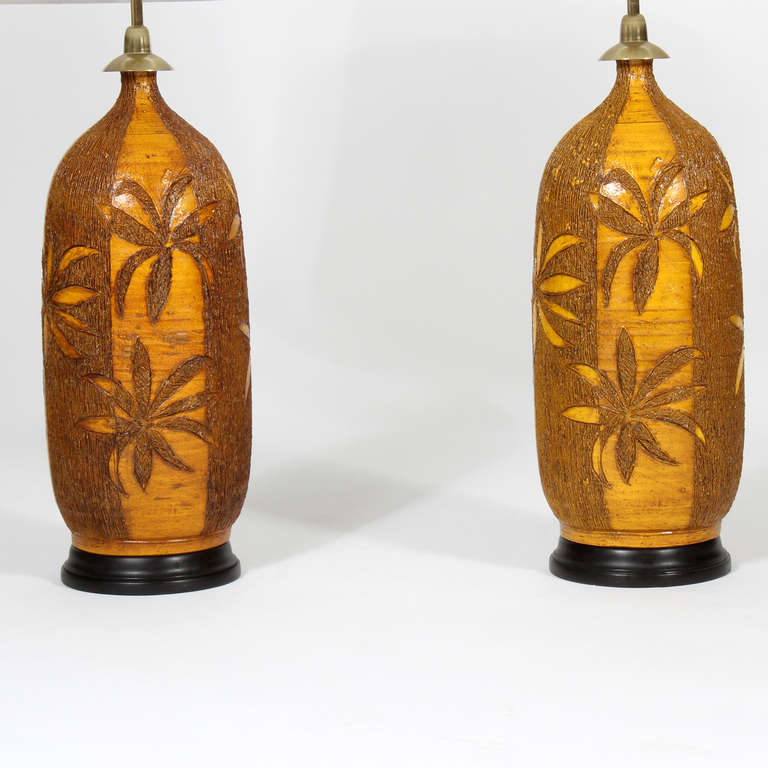 American Pair of Retro Mid-Century Modern Etched Palm Tree Pottery Lamps For Sale