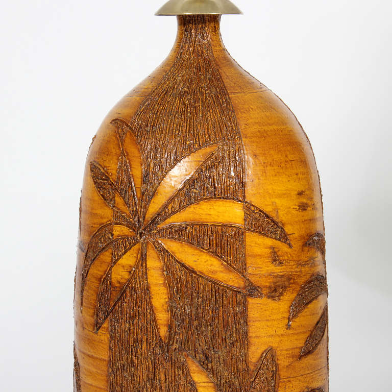 Mid-20th Century Pair of Retro Mid-Century Modern Etched Palm Tree Pottery Lamps For Sale