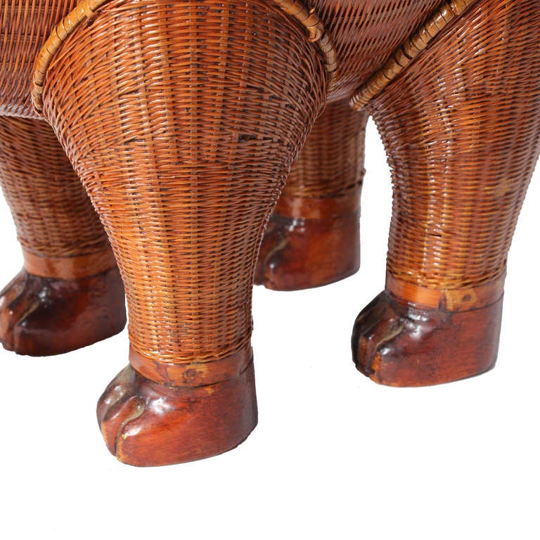 Woven Wicker Elephant with Baby Rider Box In Excellent Condition In Palm Beach, FL