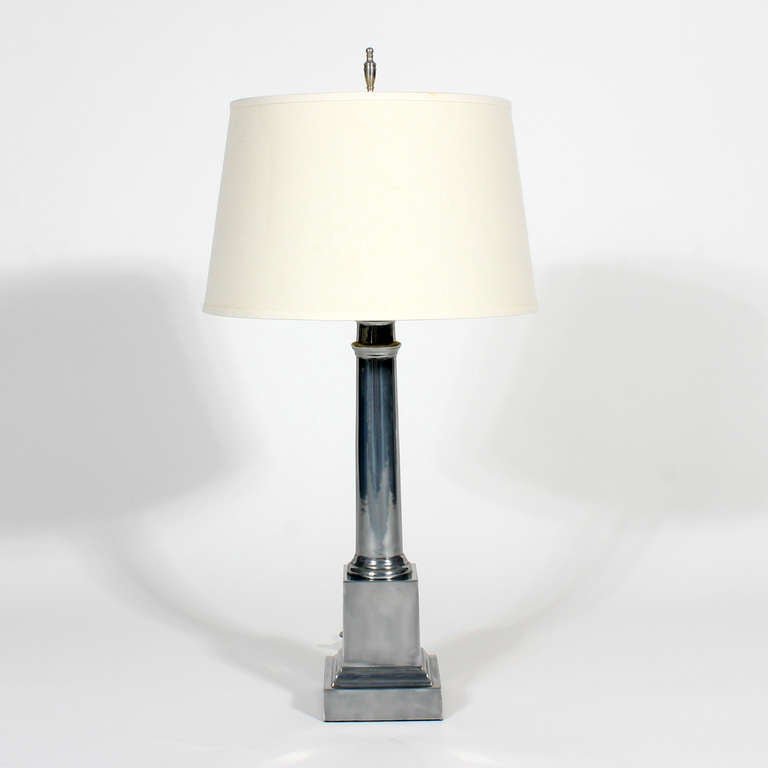 Coppia di lampade di forma classica in alluminio Warren Kessler In condizioni ottime in vendita a Palm Beach, FL
