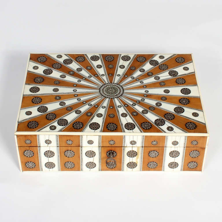 Anglo Indian Sadeli, Ivory and Sandalwood Inlaid Box In Excellent Condition In Palm Beach, FL