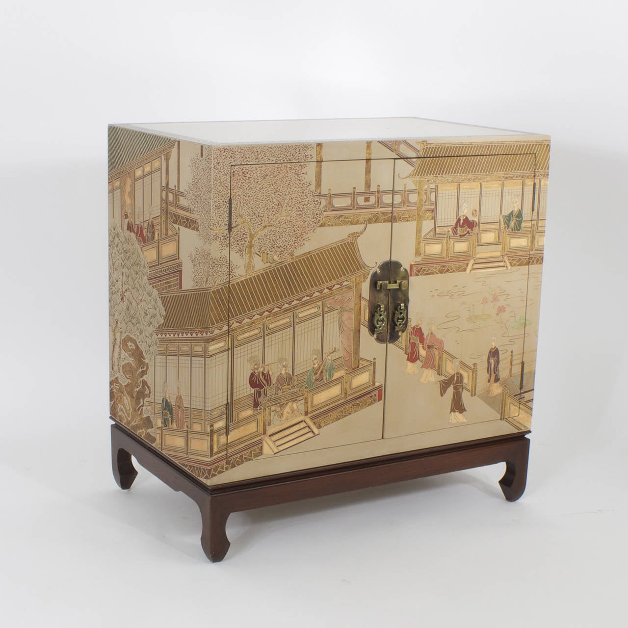Chic pair of chinoiserie decorated Maitland-Smith cabinets or nightstands with bold scale and executed in moody subtle colors, depicting scenes from the Forbidden City, all on a varnished Asian Style base, with glass shelves and plenty of storage