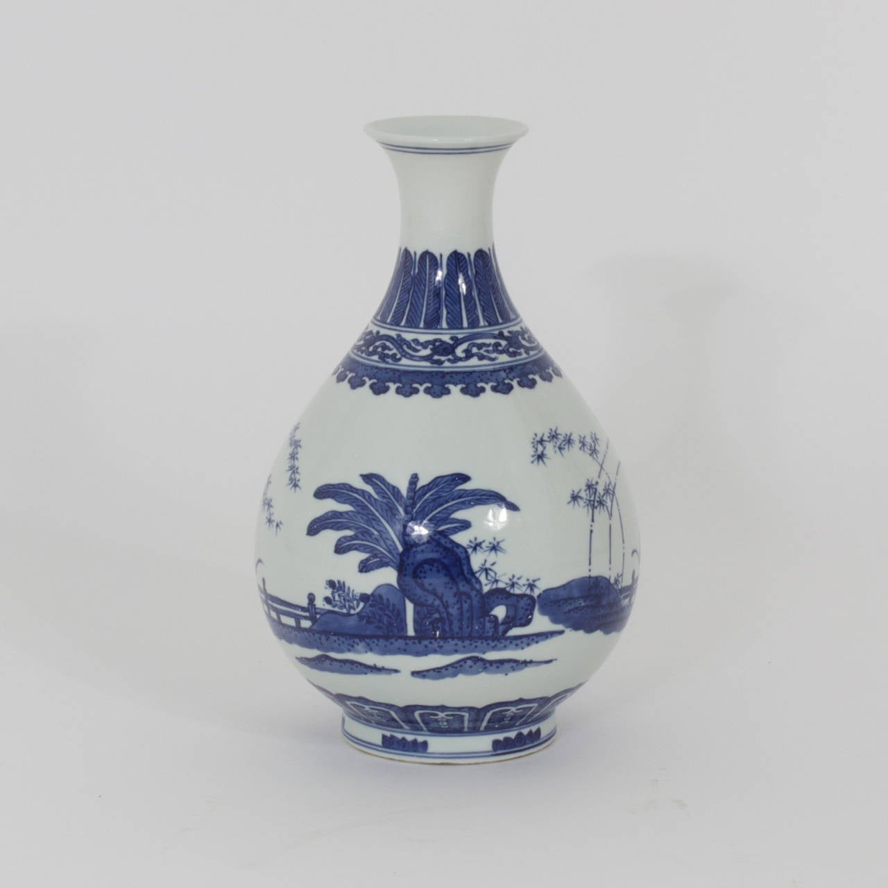 20th Century Pair of Blue and White Chinese Export Porcelain Vases