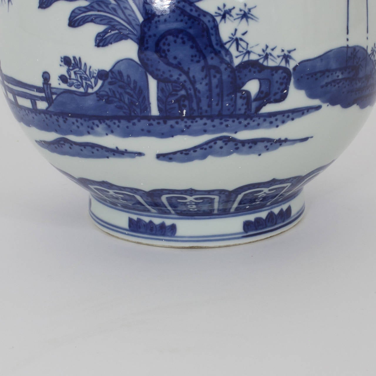 Pair of Blue and White Chinese Export Porcelain Vases 3