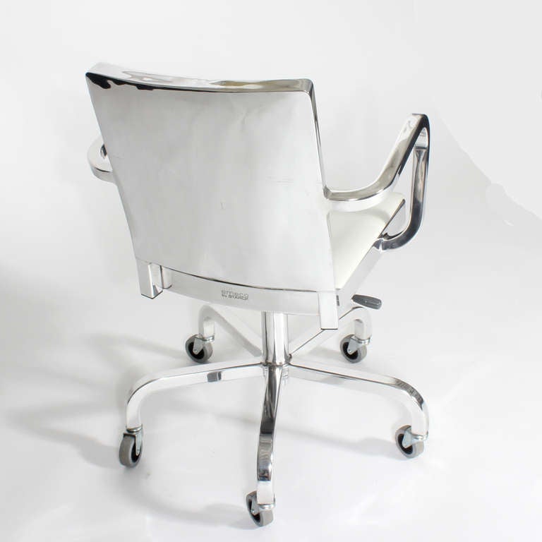 Vieux fauteuil de bureau Emeco Hudson by Starck en aluminium 3