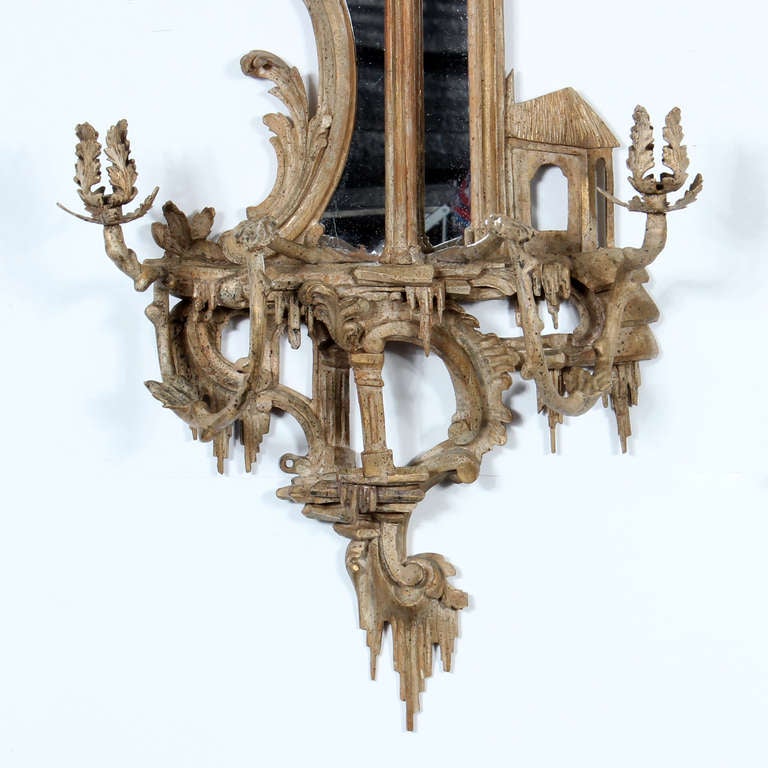 Pair of Neoclassical Chinoiserie Style Carved and Painted Mirrored Wall Sconces In Excellent Condition In Palm Beach, FL