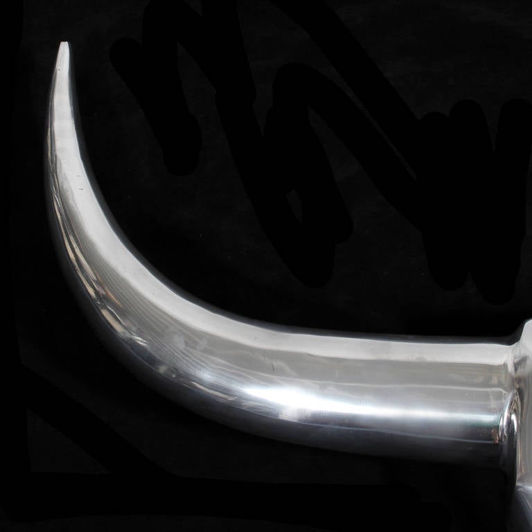 A 1970s cast aluminium steer or bull head, the manner of Arthur Court. Dramatic and chic combining rustic with modern, works in a cabin or a Park Ave apartment, adds an element of surprise to either setting.

 