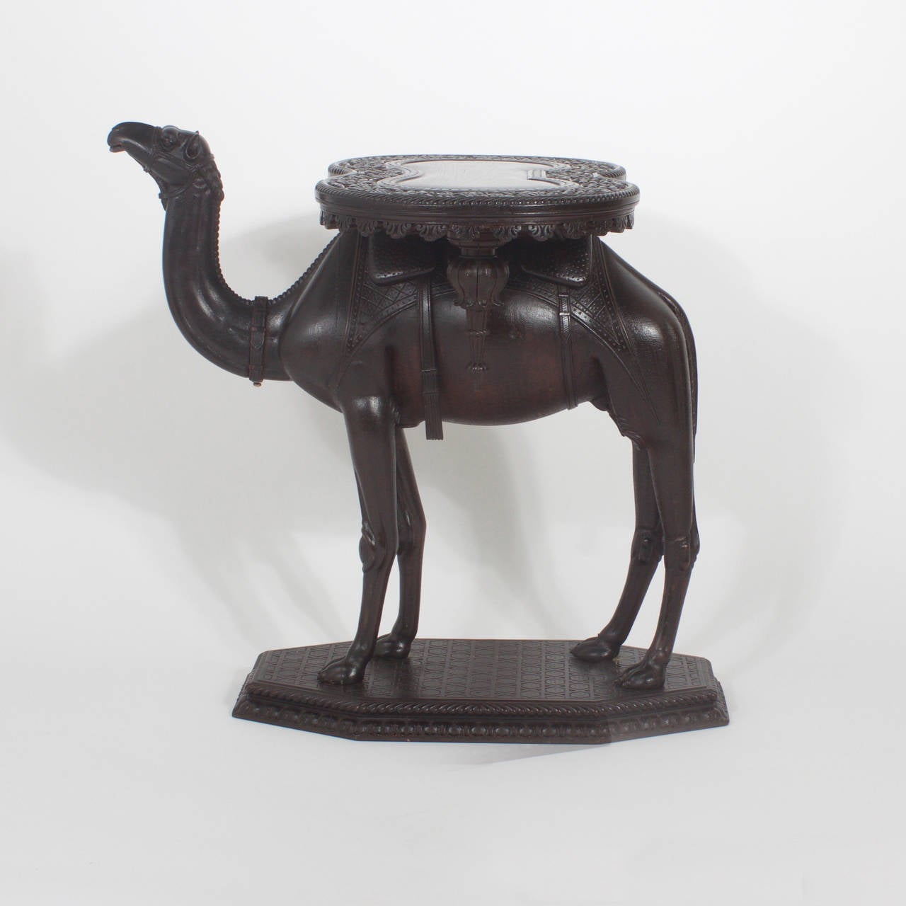 Anglo-Indian Carved Camel Table with Detachable Tray In Excellent Condition In Palm Beach, FL