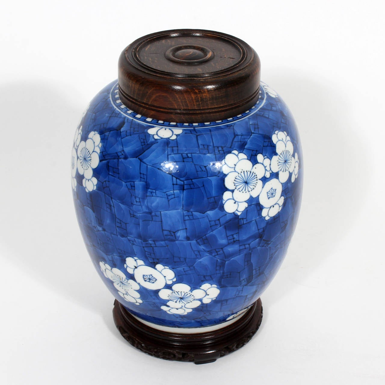 Large Prunus Motif Chinese Export Ginger Jar on Wood Base In Excellent Condition In Palm Beach, FL