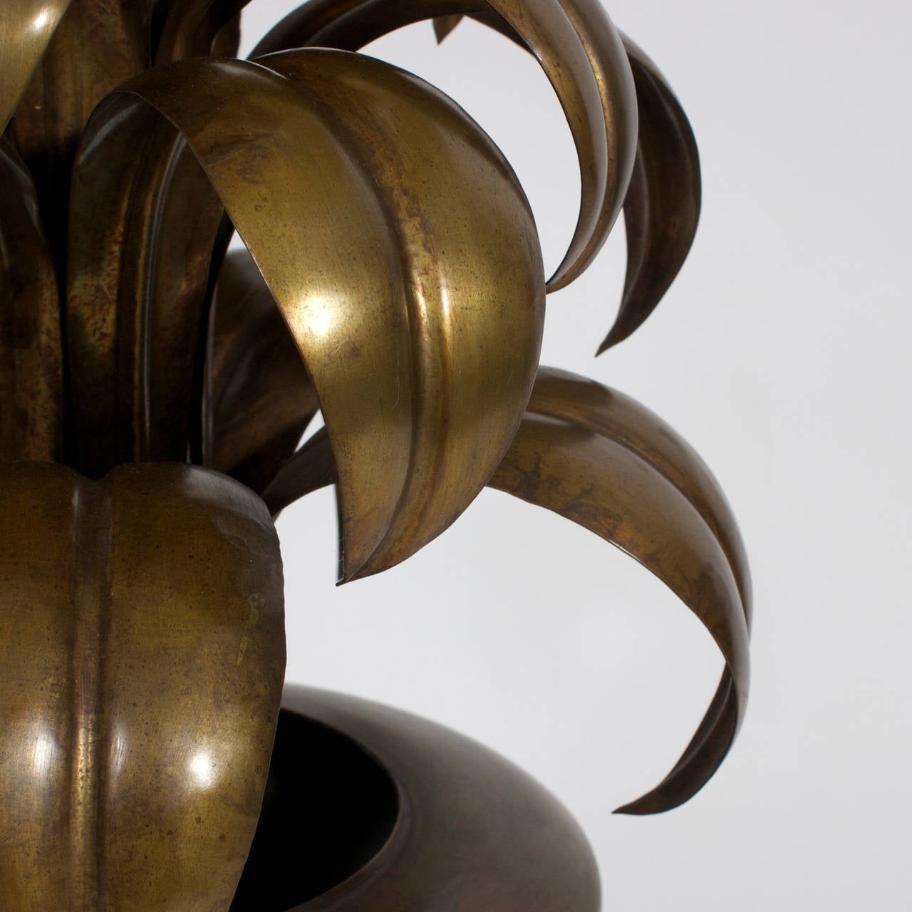 Pair of Italian Brass Tropical Leaf Palm Tree Lamps In Good Condition For Sale In Palm Beach, FL