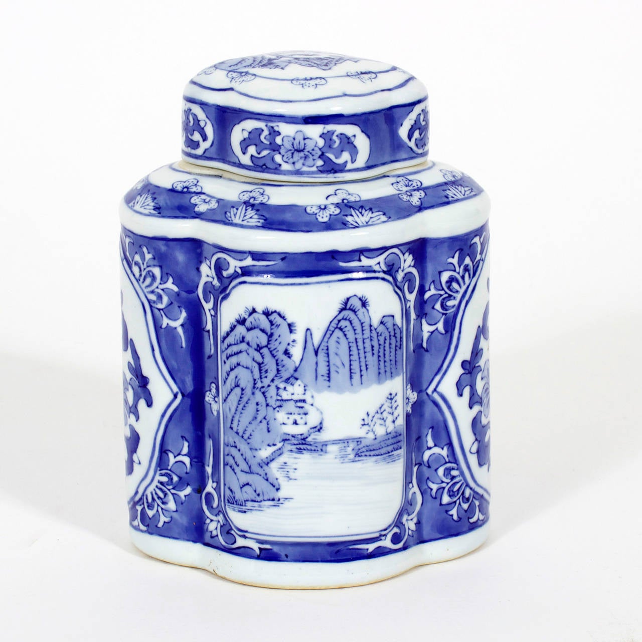 Pair of Chinese Export Blue and White Canisters In Excellent Condition In Palm Beach, FL
