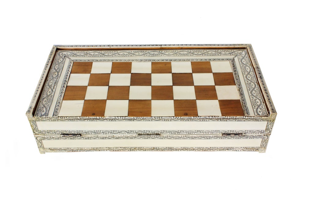 19th Century Anglo Indian Ivory And Sandalwood Checker And Backgammon Box