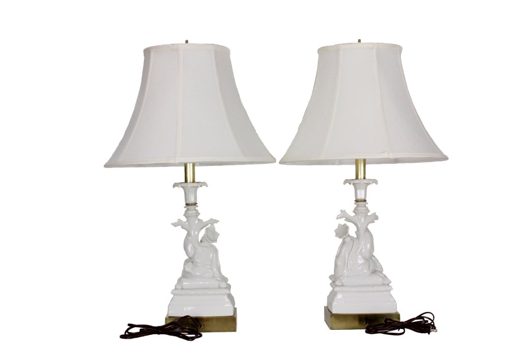 A Pair of Blanc De Chine Chinoiserie Lamps on Brass Plated Bases In Good Condition In Palm Beach, FL