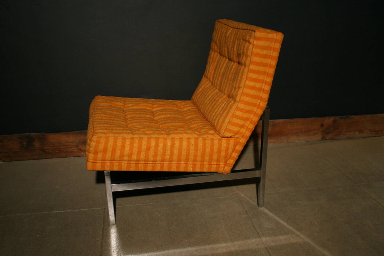 Mid-Century Modern Pair of Knoll Tufted Lounge Chairs with Original Fabric For Sale