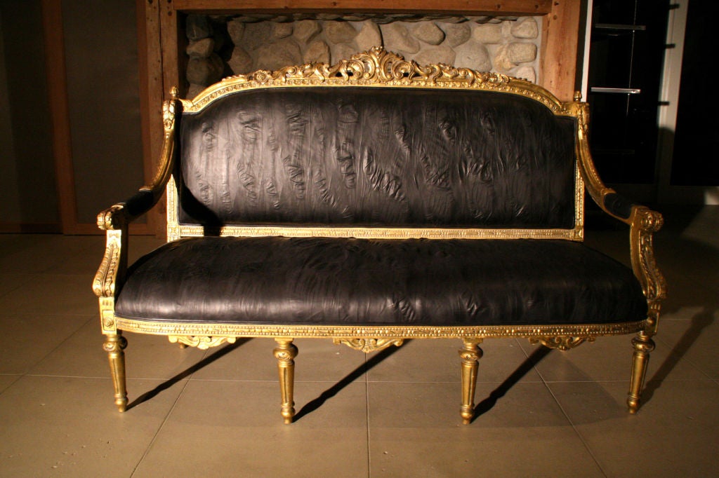 French Louis XVI Gilded Carved Sofa Settee In Excellent Condition For Sale In Los Angeles, CA