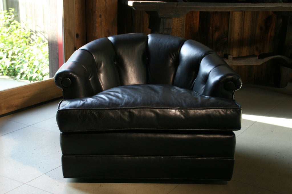 Monteverdi Young Leather Side Chair on Casters In Excellent Condition For Sale In Los Angeles, CA