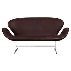 Arne Jacobsen Modern Swan Sofa