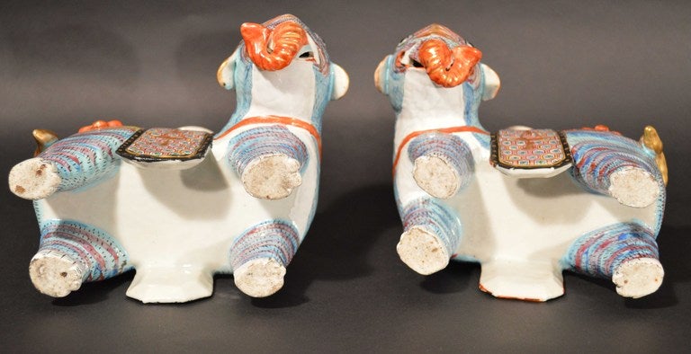 A Fine Pair of Chinese Export Elephant Candlesticks In Good Condition In Downingtown, PA