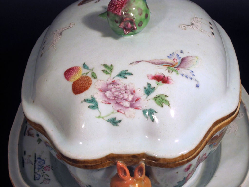 A Chinese Export Porcelain Armorial Tureen, Cover and Stand In Good Condition In Downingtown, PA