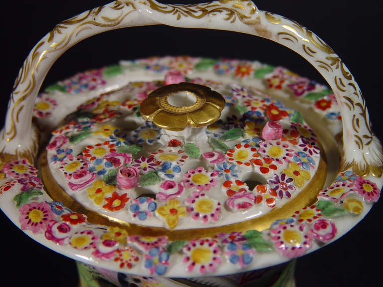 Regency A Chamberlain's Worcester Porcelain Basket and Cover decorated with Sea Shells.