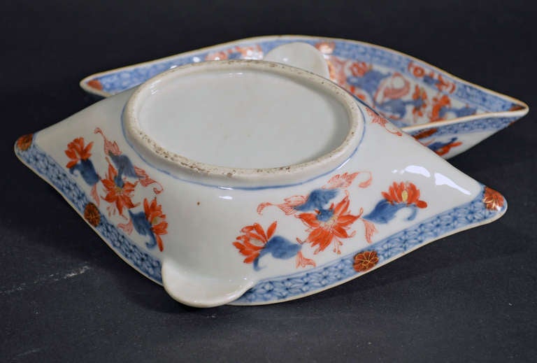 A Rare Pair of Chinese Imari Leaf-shaped Sauce Boats 1