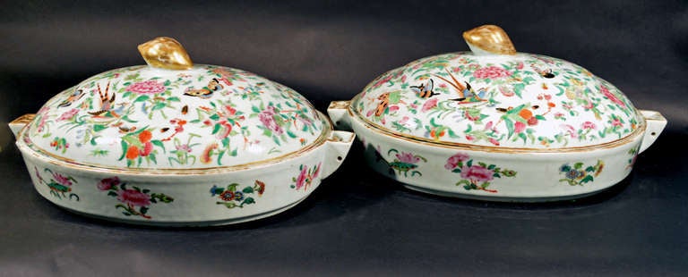 A Pair of Massive Chinese Export Covered Warming Dishes. In Excellent Condition In Downingtown, PA