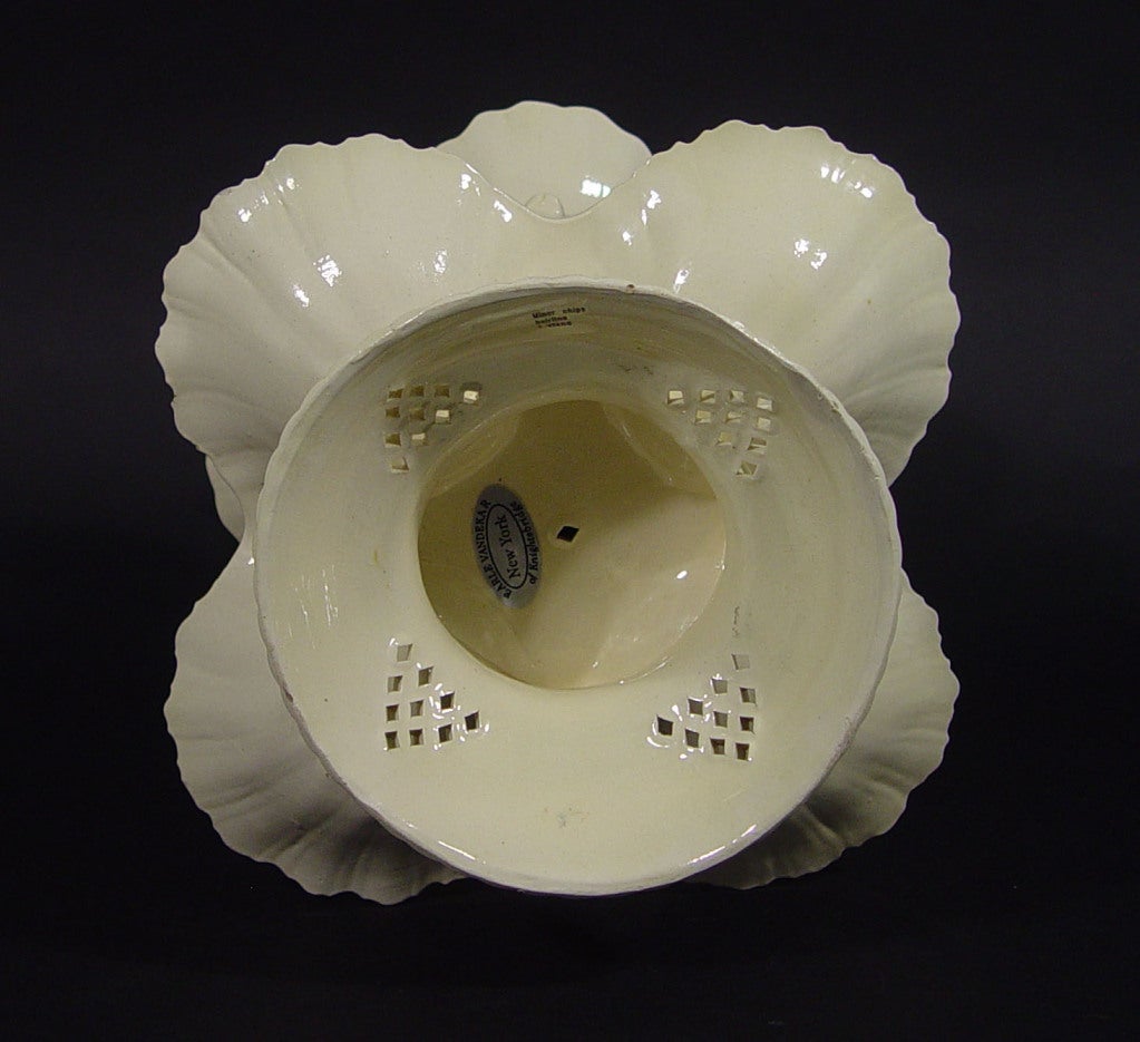 A Rare Creamware Sweetmeat Stand. In Good Condition In Downingtown, PA