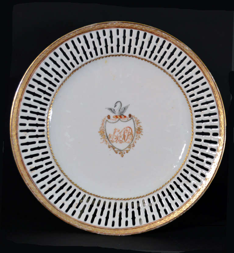 Pair of Chinese Export Armorial Small Plates In Good Condition In Downingtown, PA