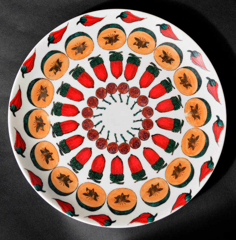 Spectacular Set of Six Large Piero Fornasetti and Giostra di Frutta Plates In Excellent Condition In Downingtown, PA