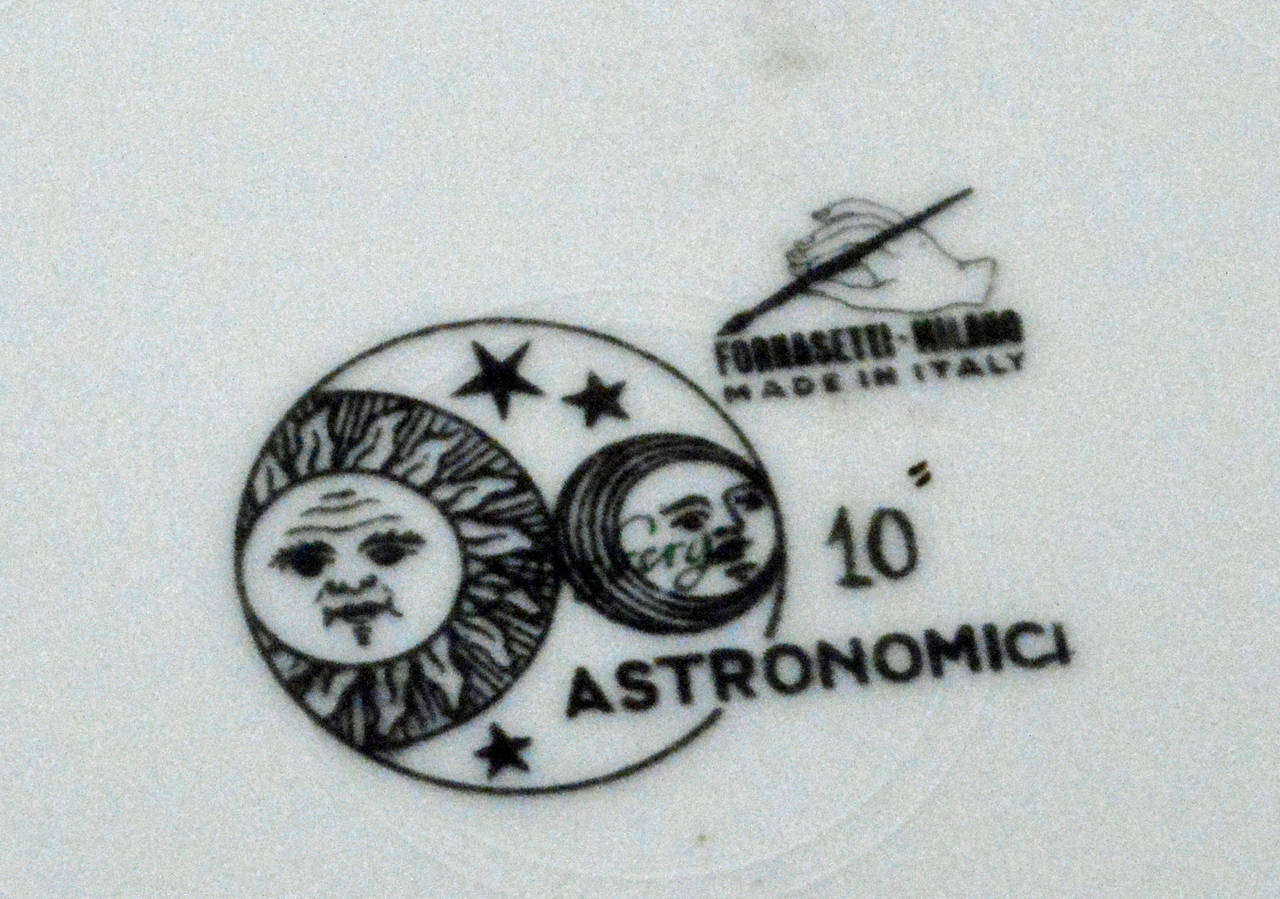 Membri Dell'Huvomo Dominati Dalli Dodici Segni Celesti, # 10 in Series.

Astronomici means Astronomics.  This is a rare pattern in black and white with gold highlights.  The plate showing how the different astrological signs affect