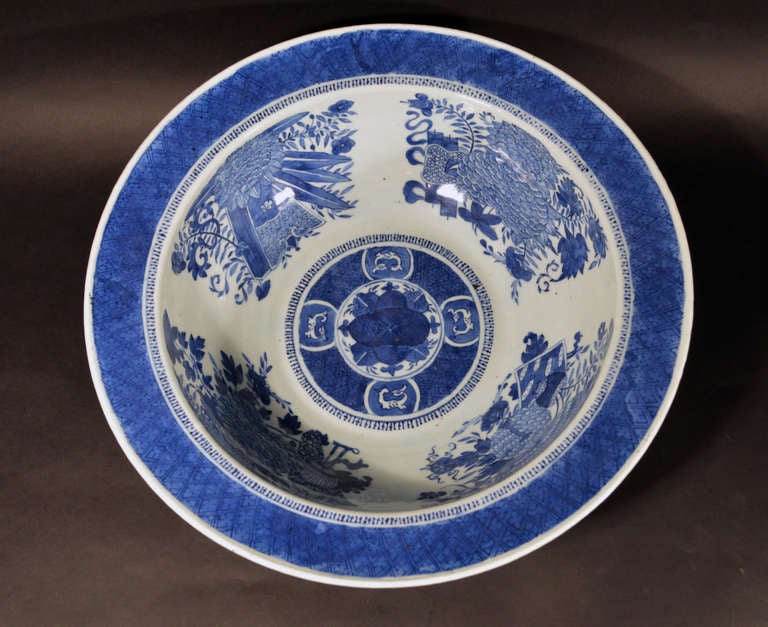 A Large Chinese Export Blue Fitzhugh Basin In Excellent Condition In Downingtown, PA