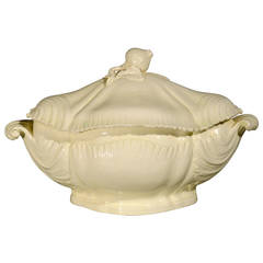 Antique English Creamware Pottery Rococo Shell-Form Soup Tureen and Cover, 18th-century.