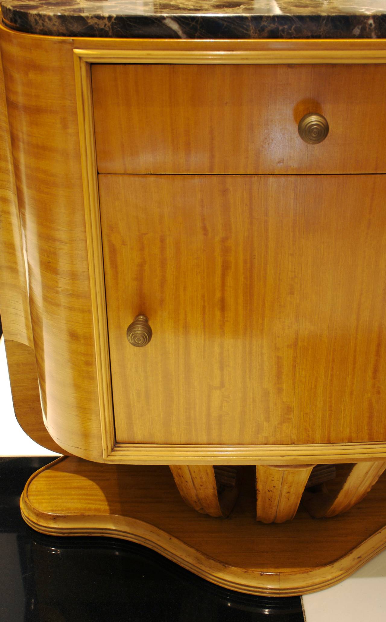 Mid-20th Century Pair of Italian Sycamore Wood Bedside Tables, circa 1940s