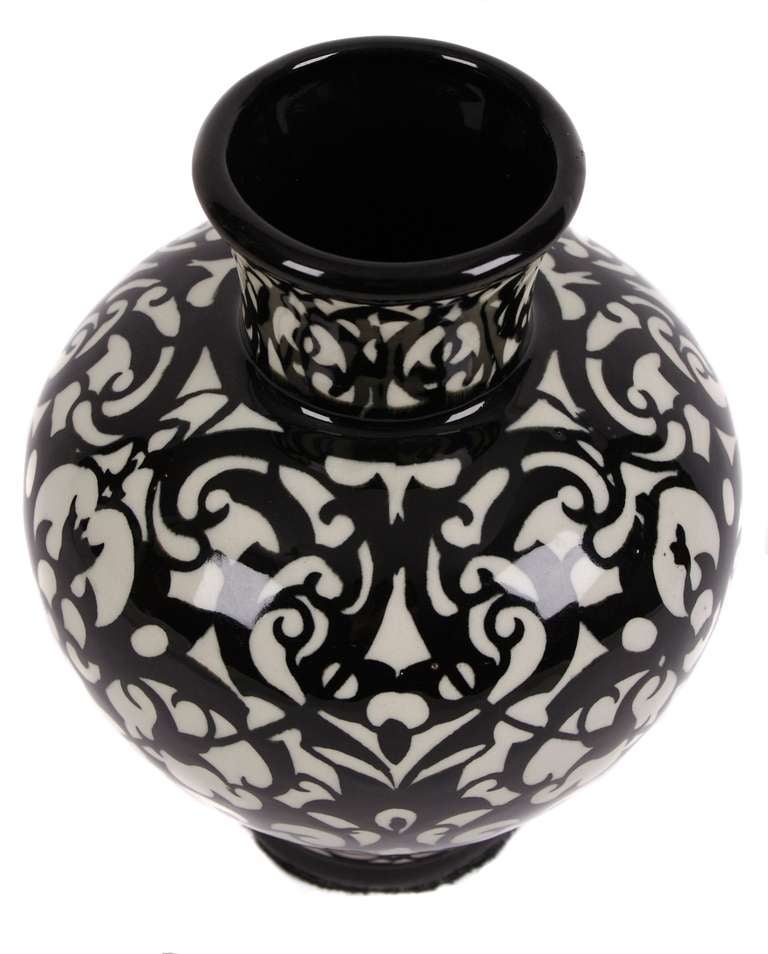 A German Art Deco period ceramic vase by Velten Vordamm, circa 1920s. The Velten-Vordamm atelier (1913-1941) was an important part of German decorative art history in the early part of the century. The company's designs were significantly influenced