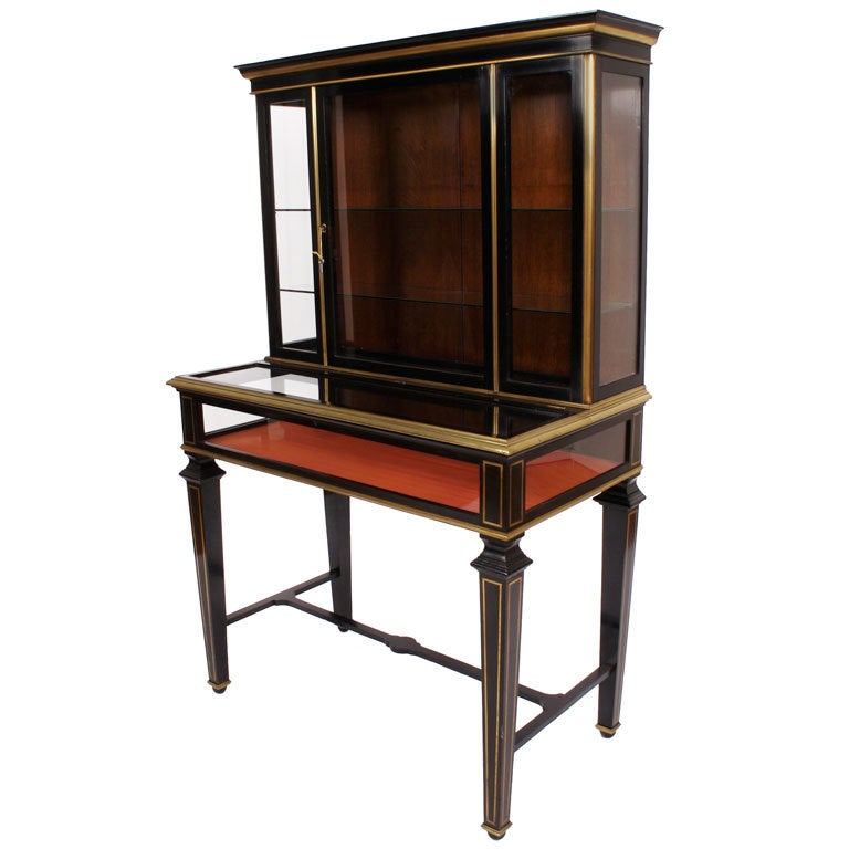 French Neoclassic Display Case in the Style of Maison Jansen, circa 1920s For Sale