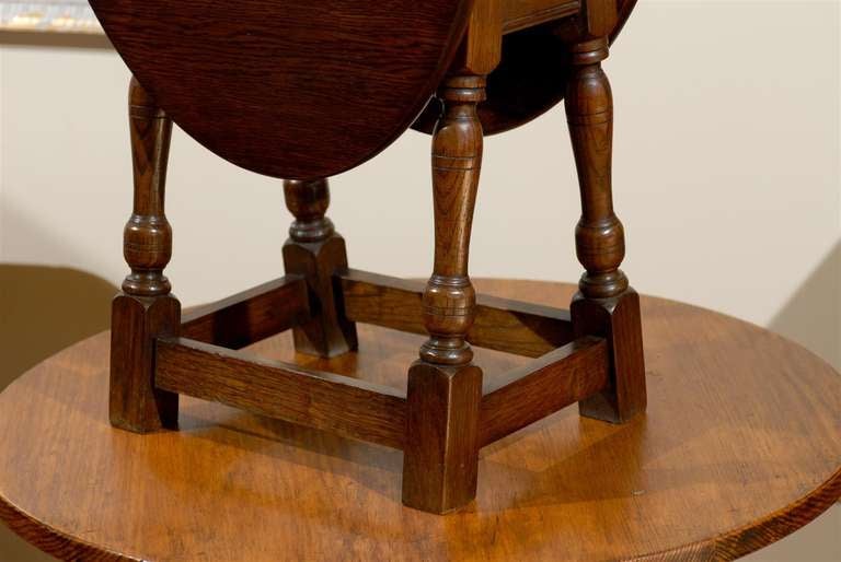 English Swivel Top Drop Leaf Table circa 1900 In Excellent Condition In Atlanta, GA