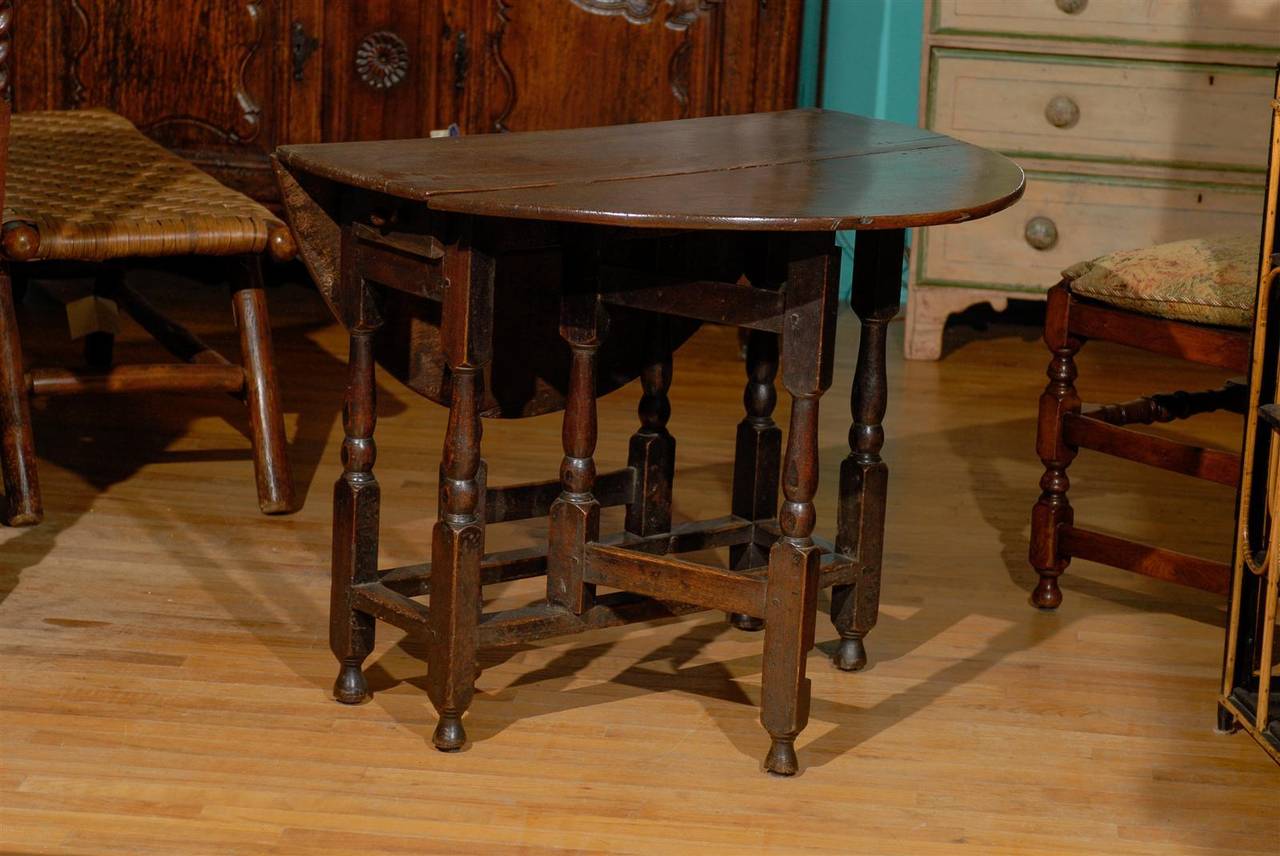 This is a wonderful example of an English gateleg table from the 19th century.
The beauty of the gateleg table is it can be used in a small area and the leg can be spread to make it larger for extra dining or table top. This is a wonderful size and