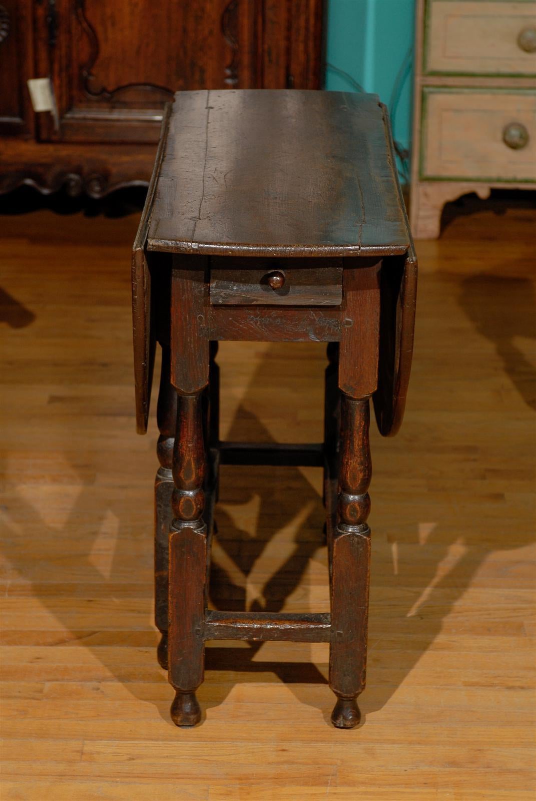 English Gateleg Table, 19th Century In Good Condition In Atlanta, GA
