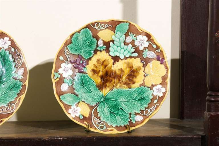Set of Six Wedgwood Majolica Strawberry Leaf Pattern Plates 3