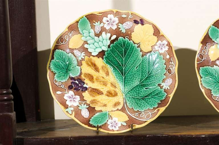 Set of Six Wedgwood Majolica Strawberry Leaf Pattern Plates 2