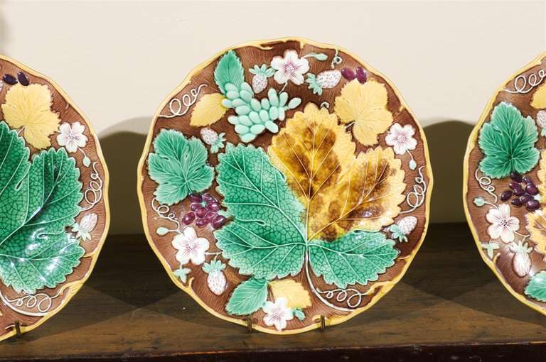 Set of Six Wedgwood Majolica Strawberry Leaf Pattern Plates In Excellent Condition In Atlanta, GA