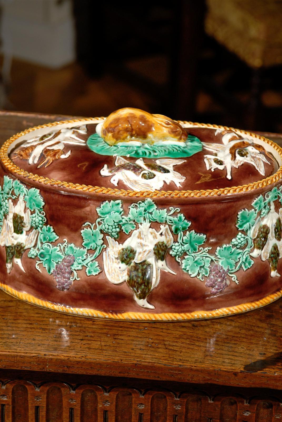 Majolica Wedgwood Game Pie Dish, 19thc For Sale 1
