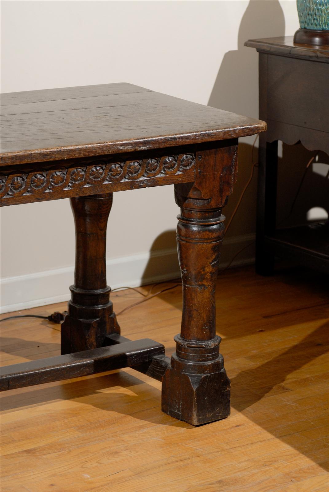 Late 17th Century Refractory Table In Excellent Condition In Atlanta, GA